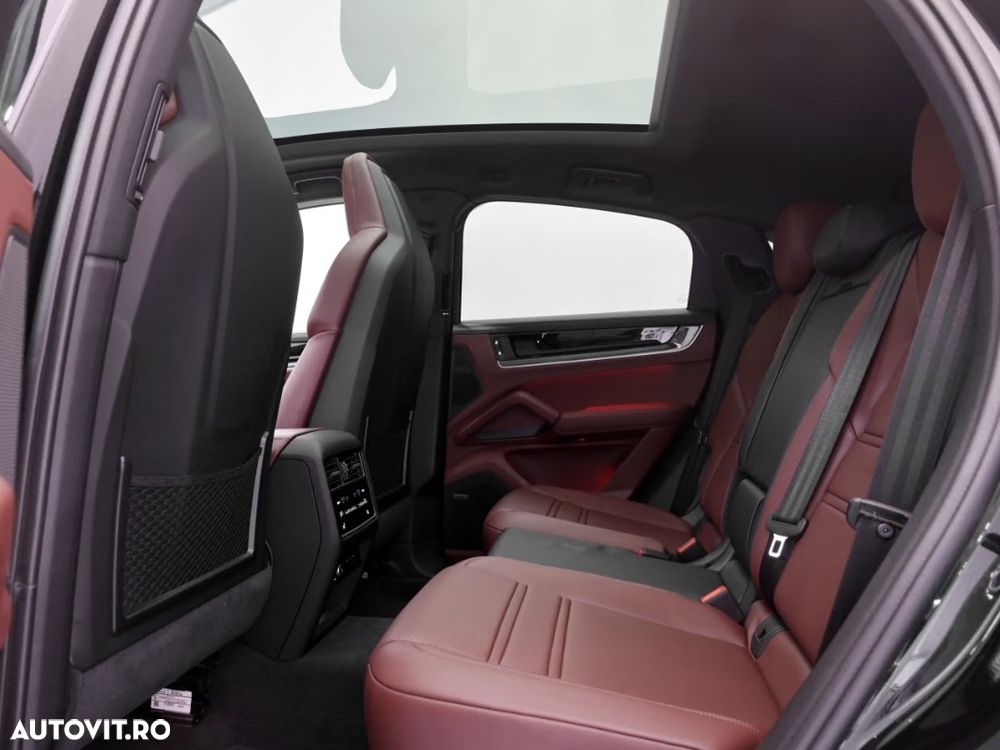 Porsche Cayenne Coupe E-Hybrid - 12