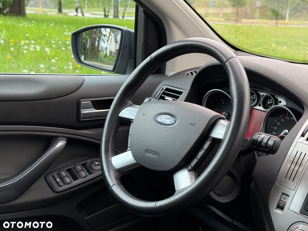 Ford Kuga 2.0 TDCi 2x4 Titanium - 23
