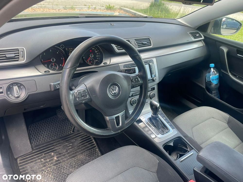 Volkswagen Passat 2.0 TDI Comfortline DSG - 8