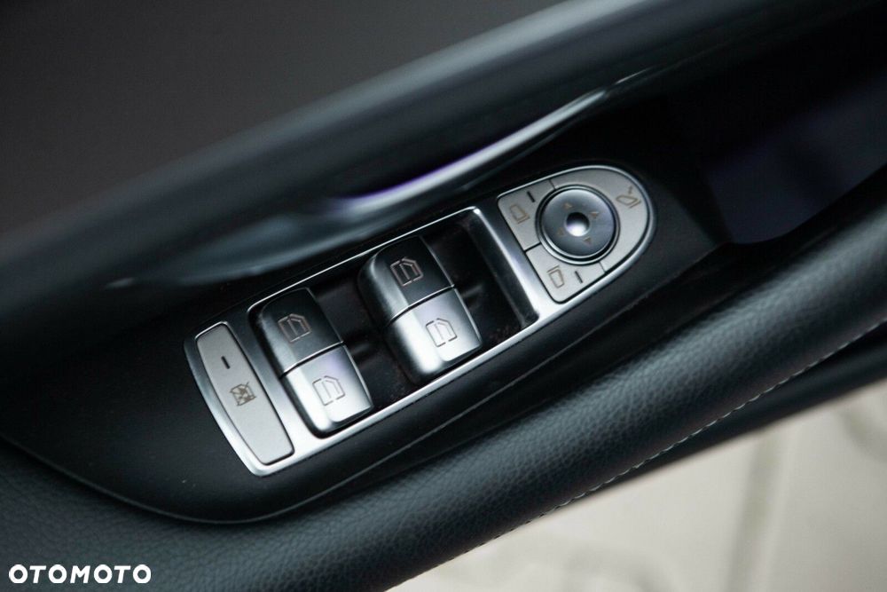 Mercedes-Benz Klasa E 220 d 9G-TRONIC - 19