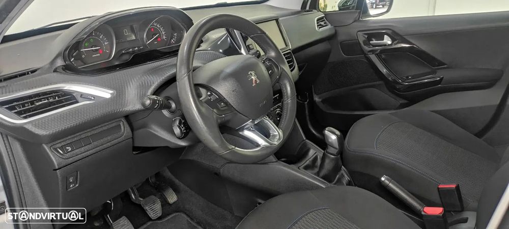 Peugeot 208 - 5