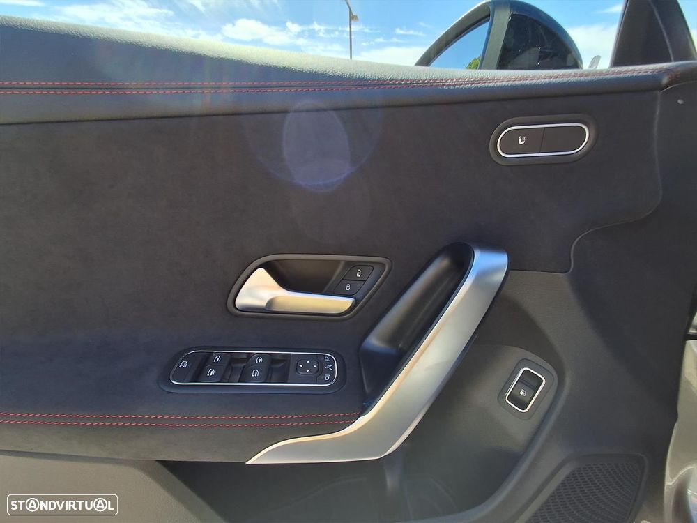 Mercedes-Benz CLA 250 e Shooting Brake AMG Line - 9