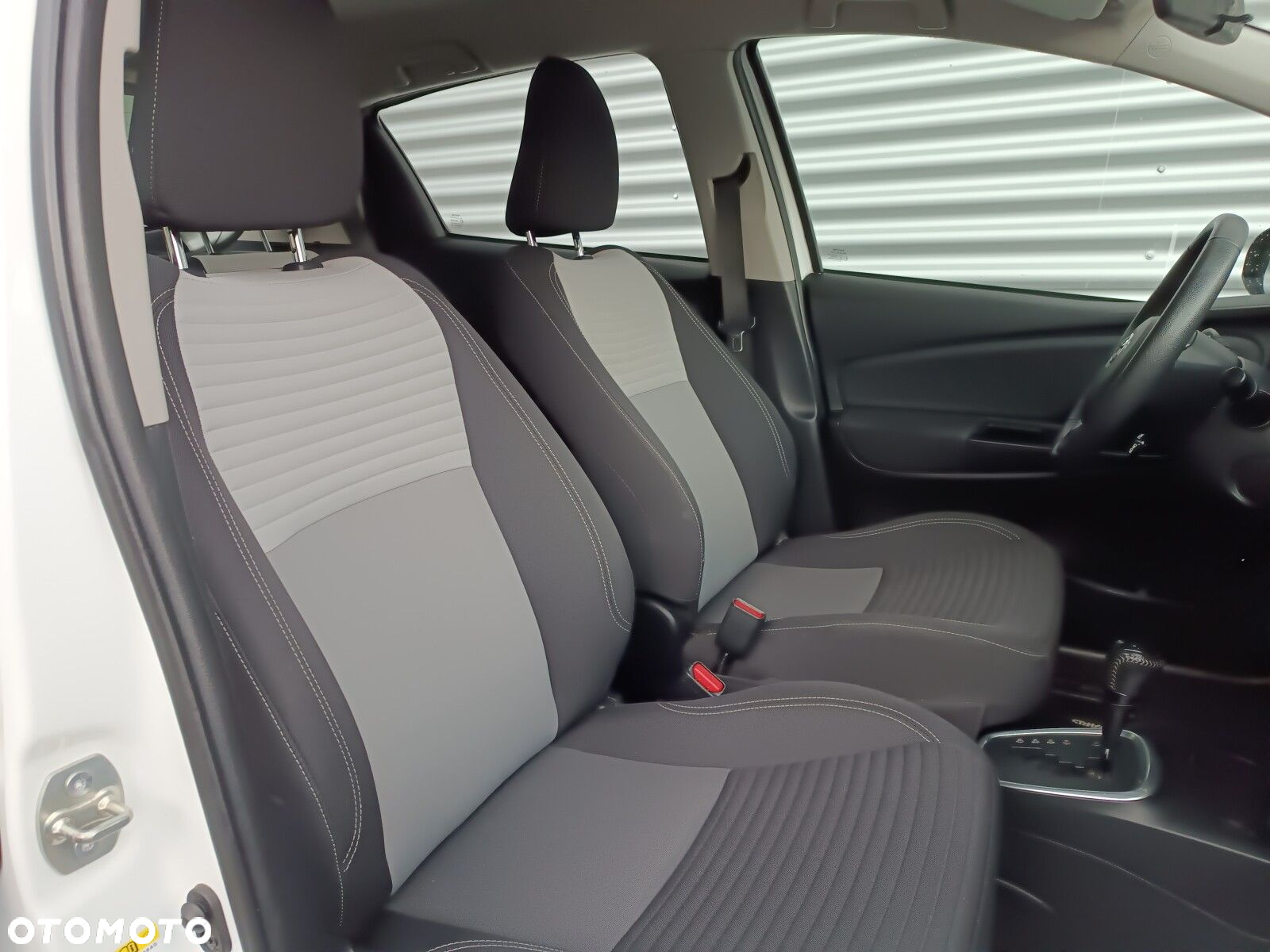 Toyota Yaris Hybrid 100 Active - 18