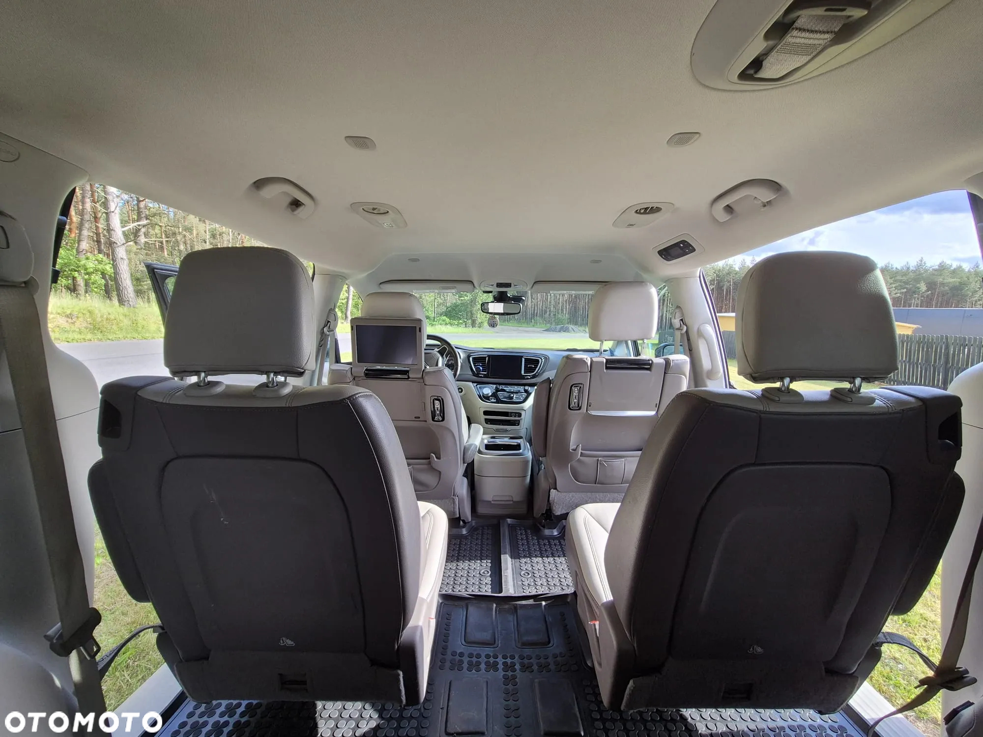 Chrysler Pacifica - 11