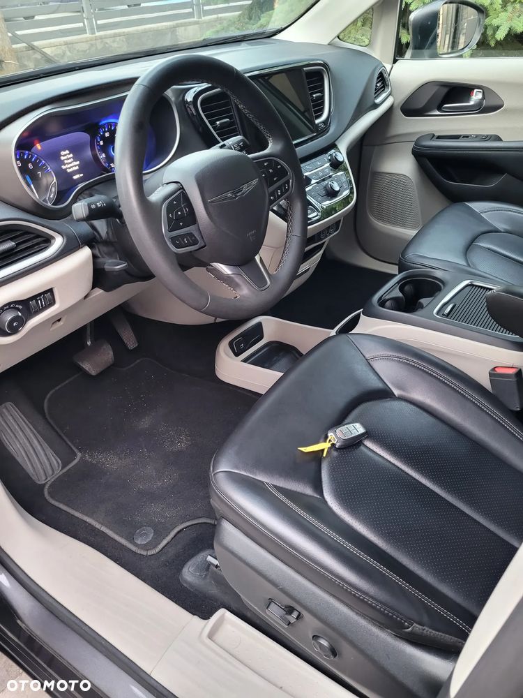 Chrysler Pacifica - 9