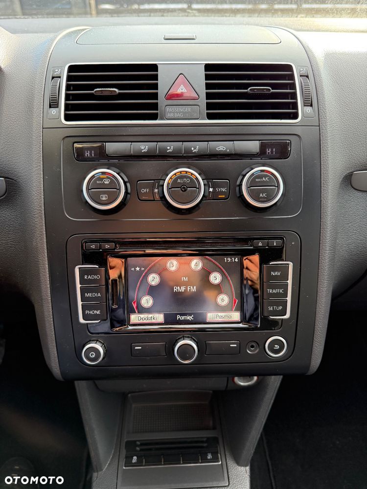 Volkswagen Touran 1.6 TDI DPF BlueMotion Technology Highline - 21