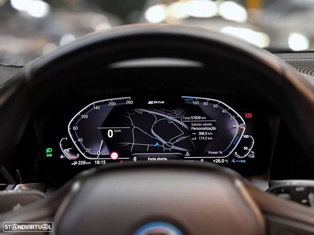 BMW 320 e Line Sport Auto — fotografia 11