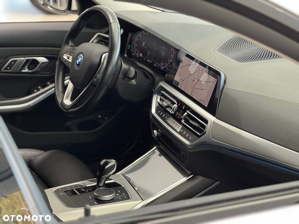 BMW Seria 3 320e Sport Line - 38