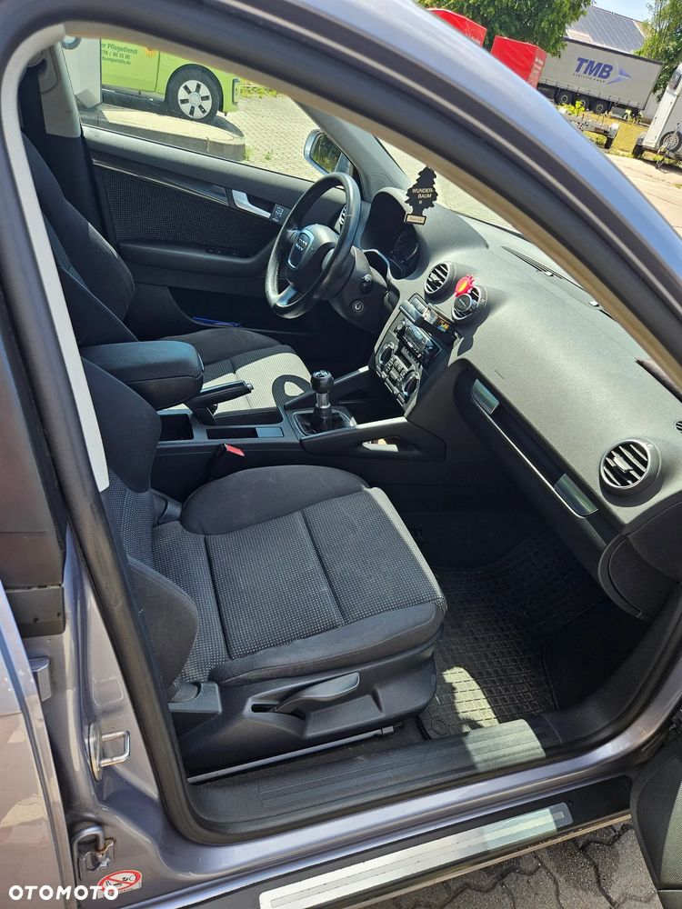 Audi A3 Sportback 1.6 FSI Ambiente - 8