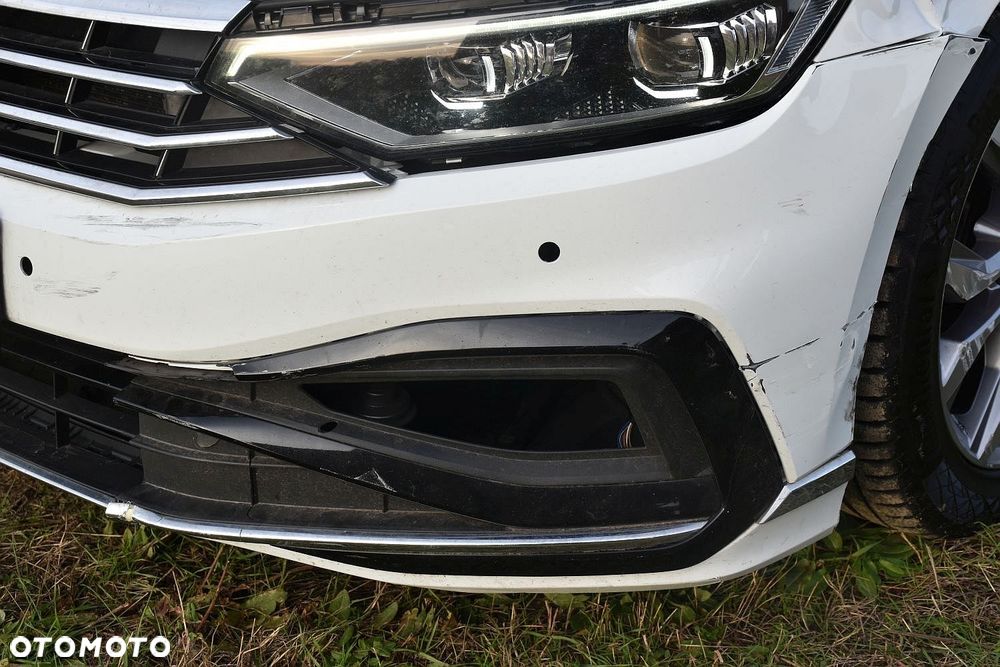 Volkswagen Passat Variant 2.0 TDI SCR DSG 4Motion Elegance - 13