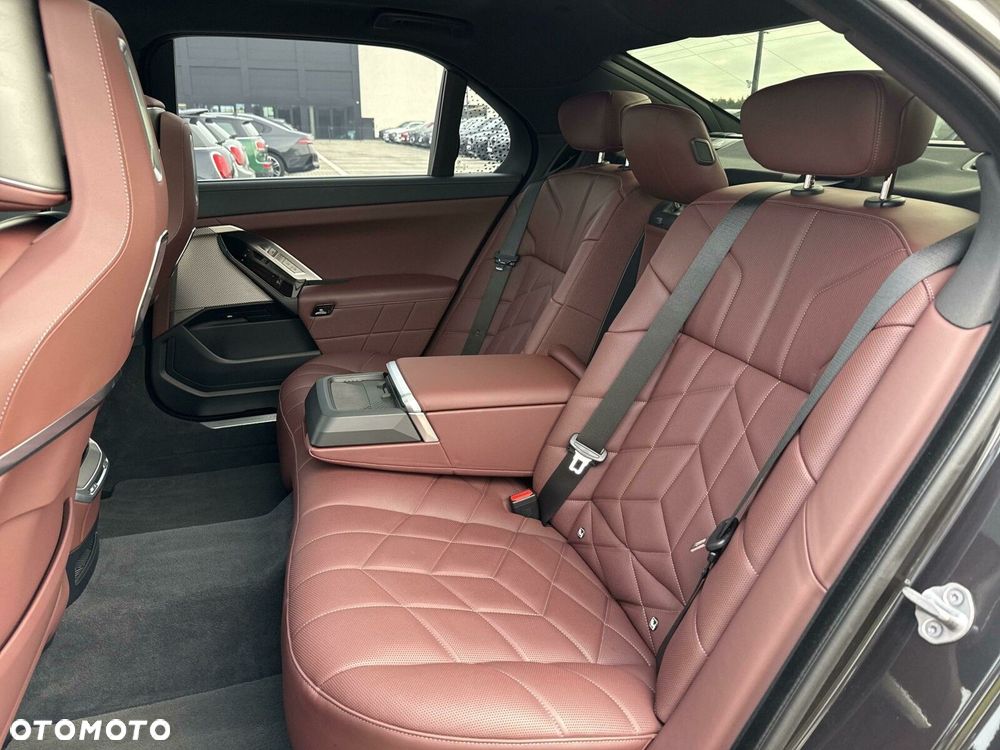 BMW i7 - 25