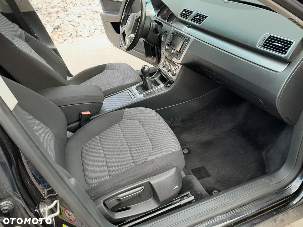 Volkswagen Passat 2.0 TDI BlueMotion Technology Comfortline - 25