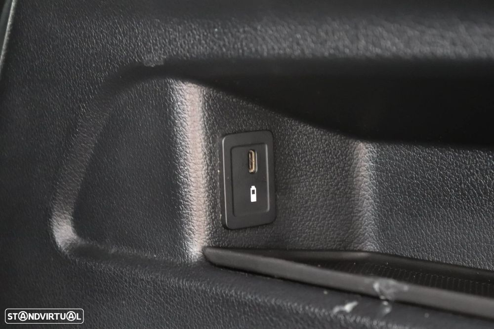 Mercedes-Benz GLB 180 d AMG Line - 38