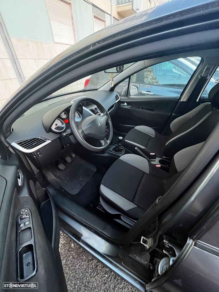 Peugeot 207 1.4 16V Trendy - 22