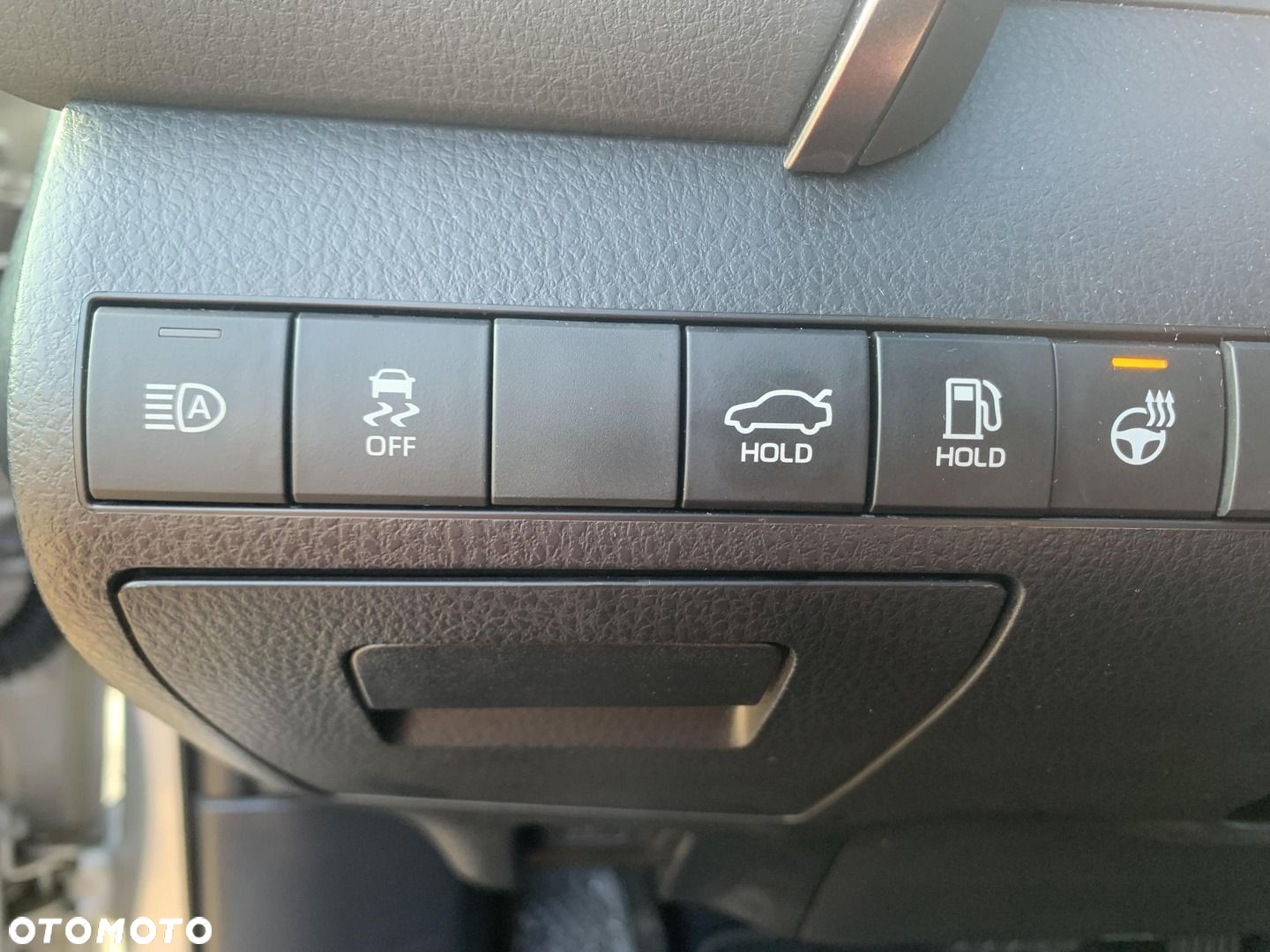 Toyota Camry - 16