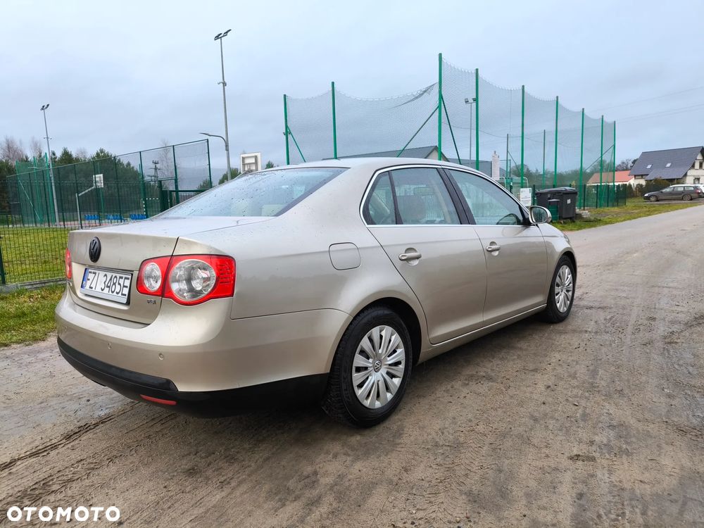 Volkswagen Jetta 1.6 FSI Comfortline - 3
