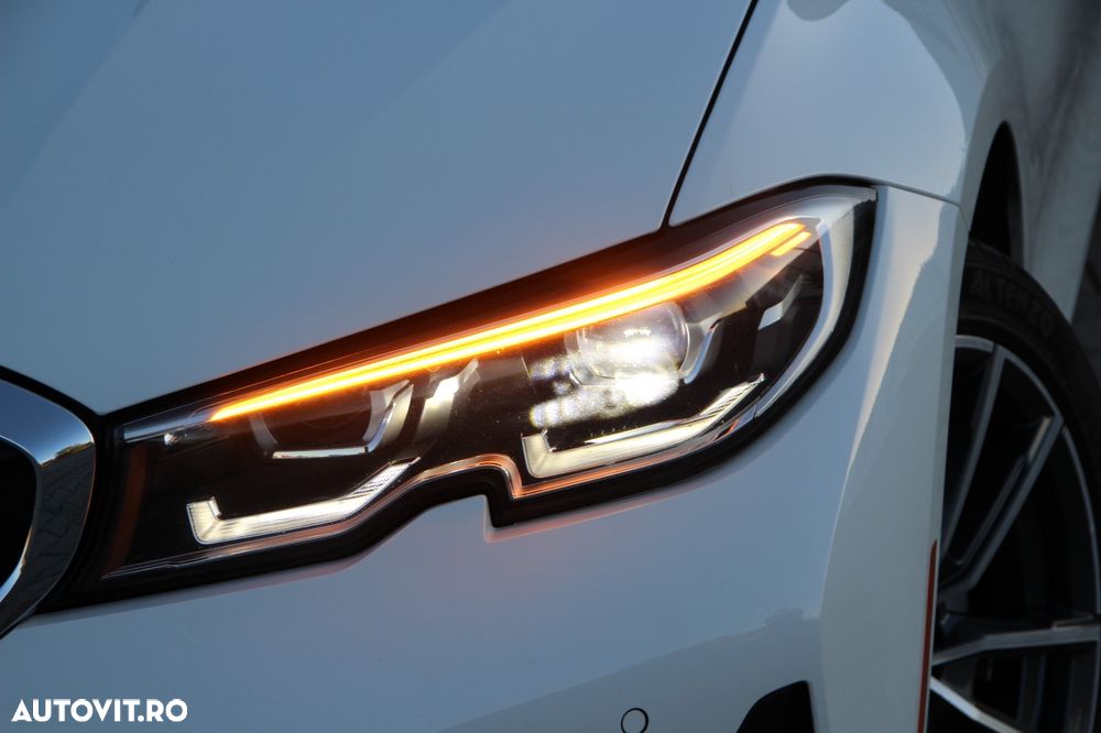 BMW Seria 3 330i xDrive AT - 17