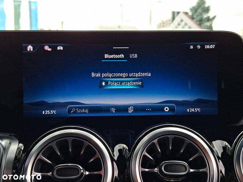 Mercedes-Benz GLB - 27