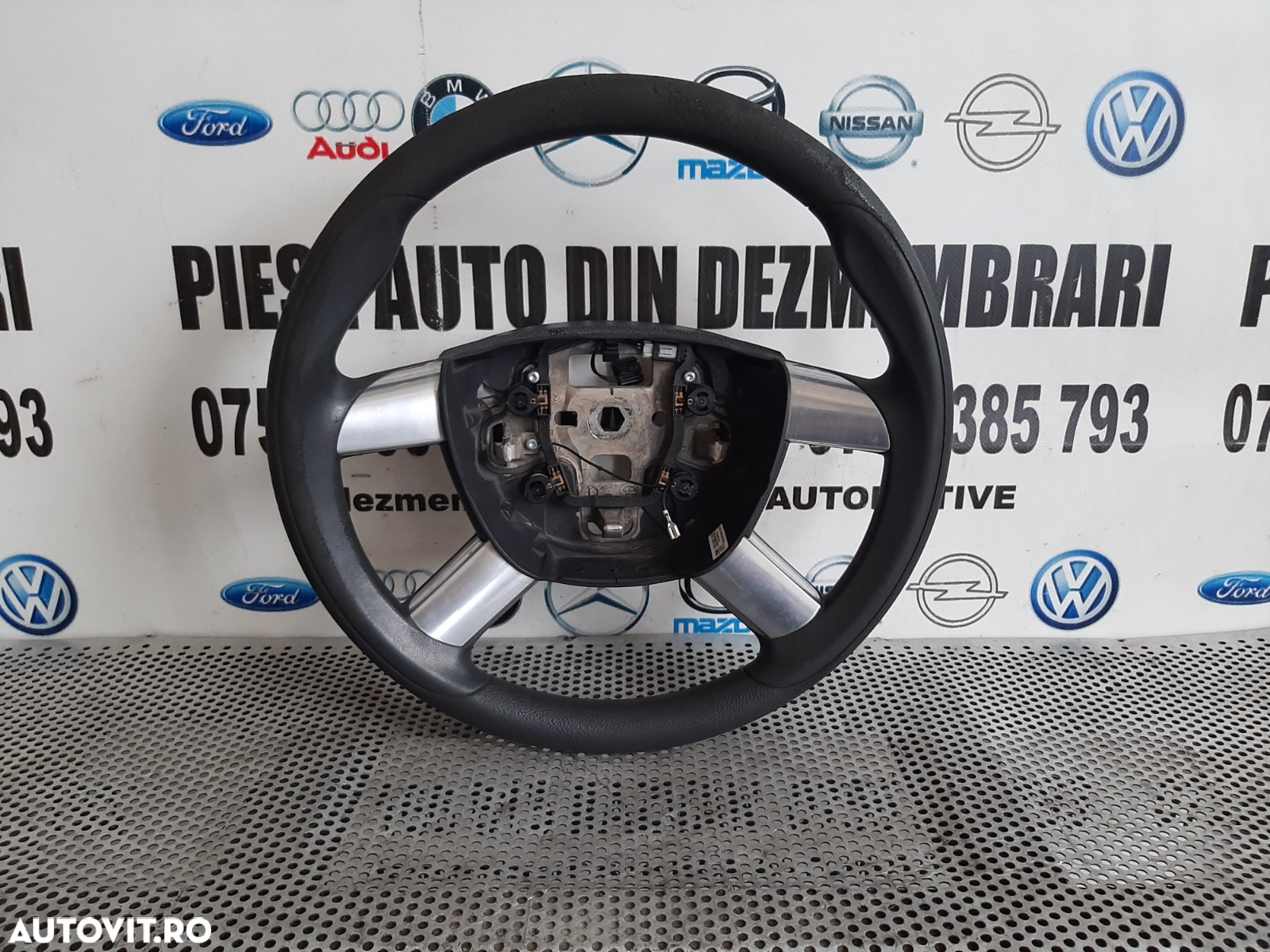 Volan Din Piele Ford Focus 2 Facelift Stare Buna Dezmembrez Ford Focus 2 Facelift An 2008-2009-2010 - 2
