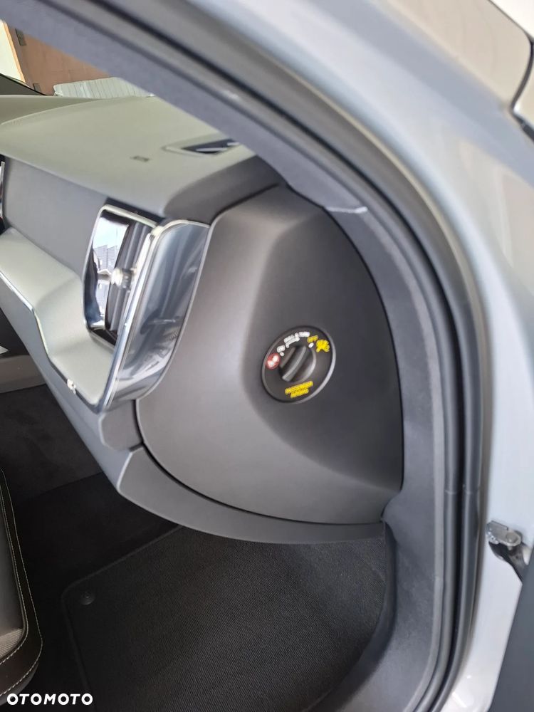 Volvo XC 60 B4 D AWD Plus Dark - 14