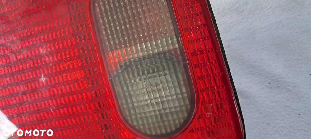 Lampa Tył Tylna w Klapę Błotnik Audi A8 D2 94-02 Oryginał - 4