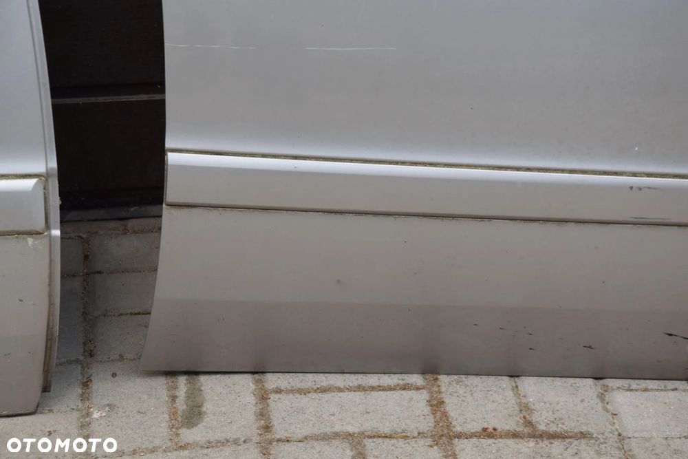 Opel Zafira B 05-14 Drzwi Prawy przód tył prawe przednie tylne srebrne Z157 bez korozji - 6