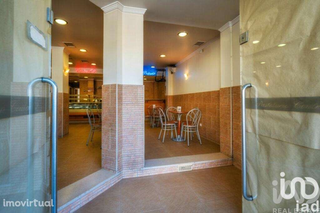 Loja / Estabelecimento Comercial em Faro (Sé e São Pedro) de 205,00 m2 - Grande imagem: 2/13