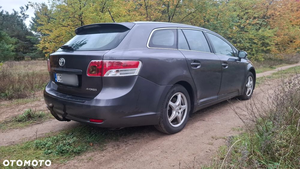 Toyota Avensis - 9