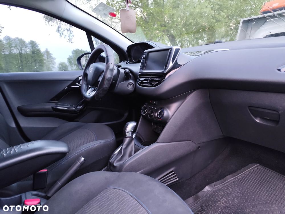 Peugeot 208 PureTech 82 Stop & Start Signature - 10