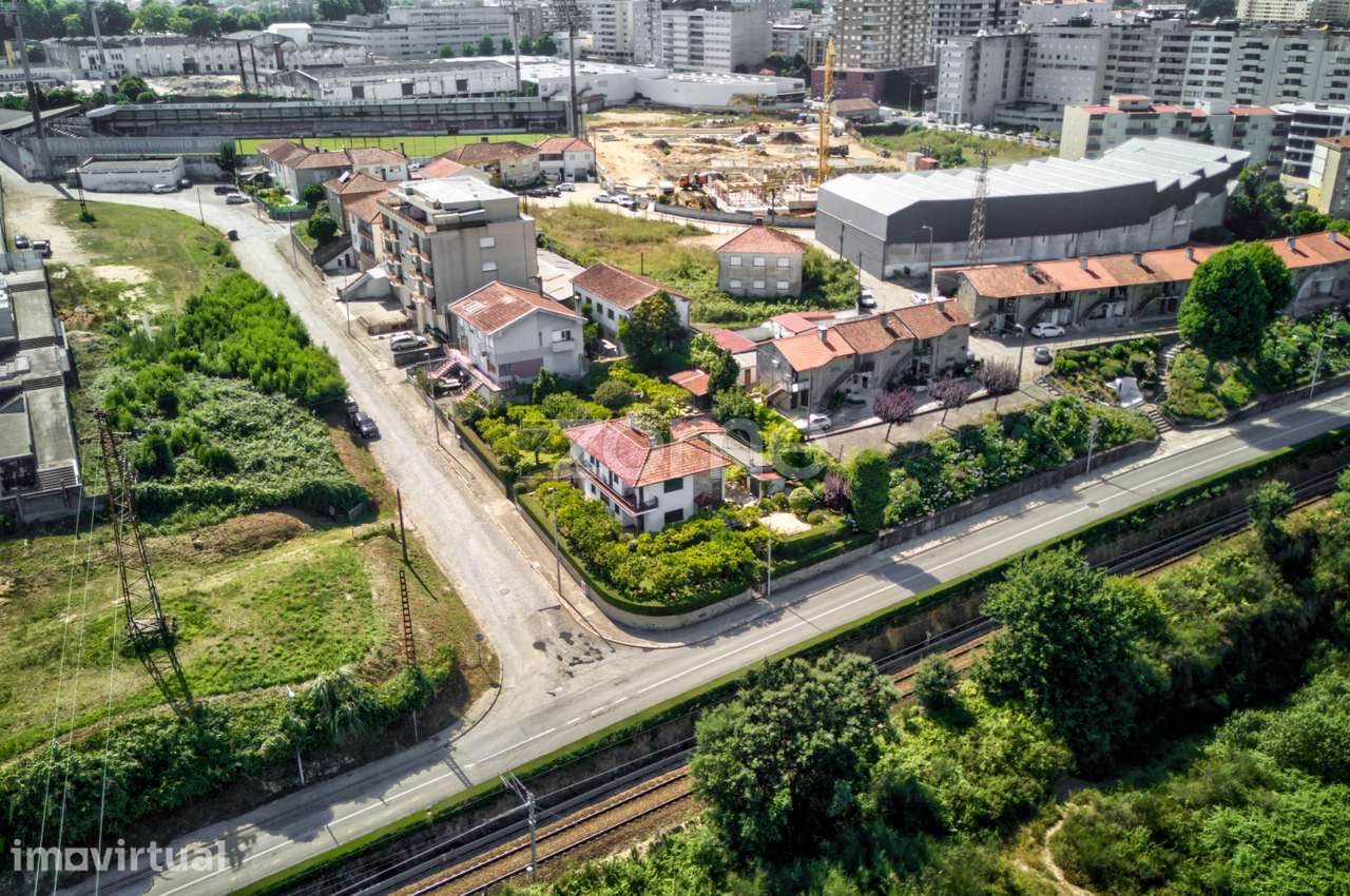 Moradia T4+1 em Barcelos - Arcozelo - Grande imagem: 4/46