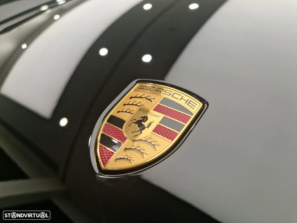 Porsche Macan Electric 4 - 10