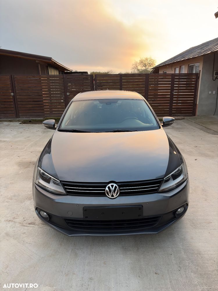 Volkswagen Jetta 1.6 TDI Blue Motion Technology Comfortline - 4