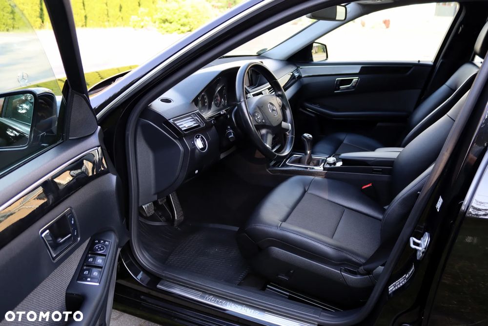 Mercedes-Benz Klasa E 200 CGI BlueEffICIENCY Avantgarde - 18