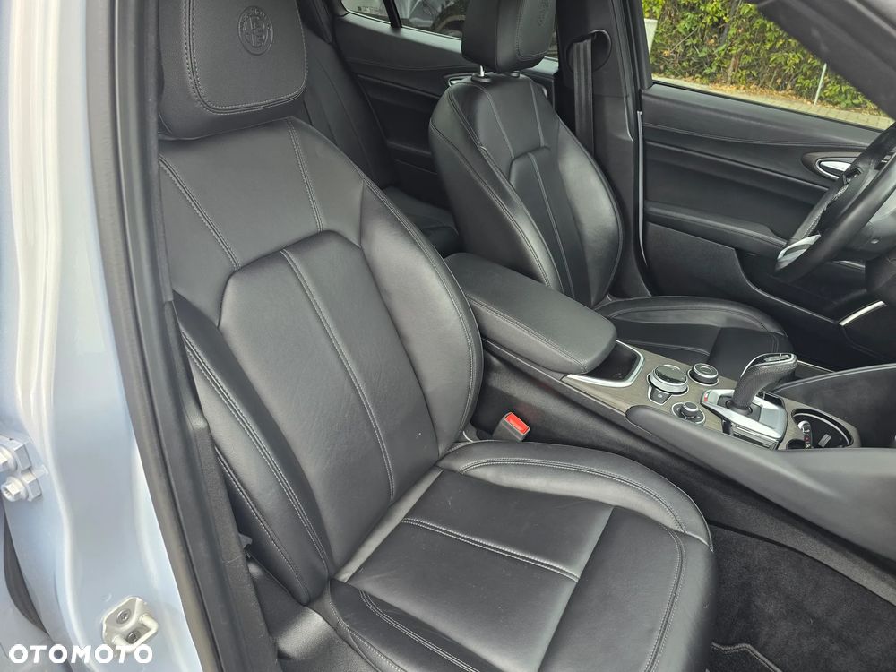 Alfa Romeo Giulia - 15