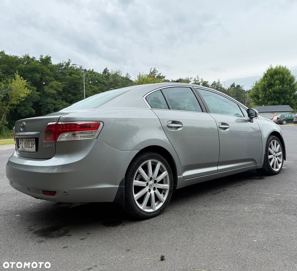 Toyota Avensis - 17