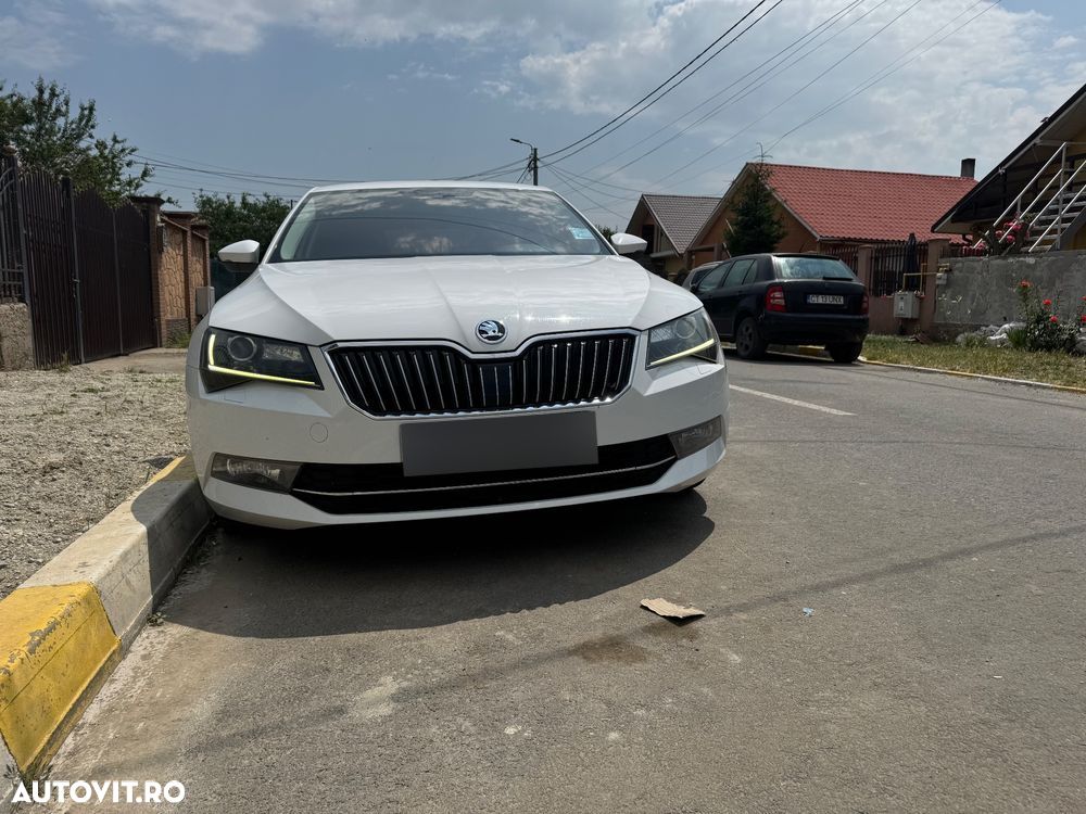 Skoda Superb 2.0 TDI DSG Ambition - 1