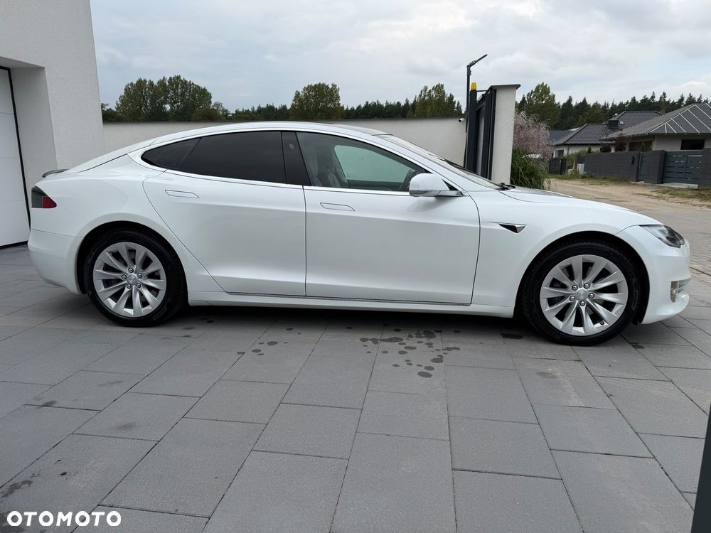 Tesla Model S - 8