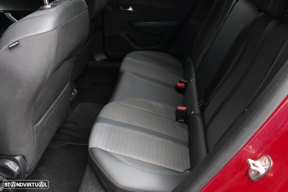 Peugeot e-2008 50 kWh Allure - 35