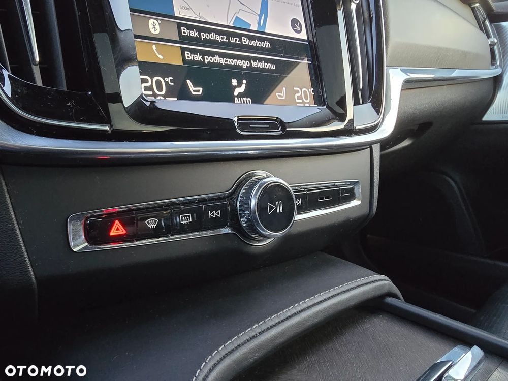 Volvo V90 Cross Country - 23