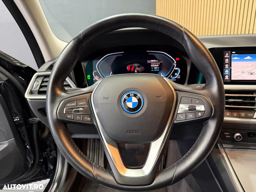 BMW 3 Series 2022 — imagine 13