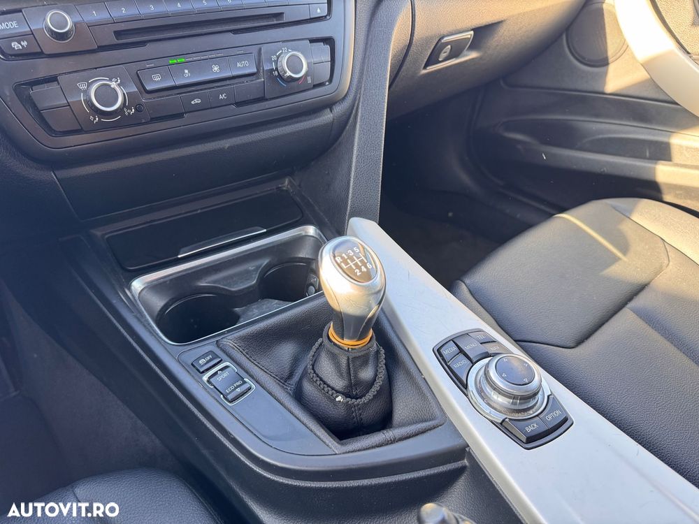 BMW Seria 3 318d GT - 15