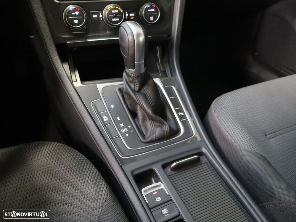VW Golf Variant 1.6 TDi Confortline DSG - 16