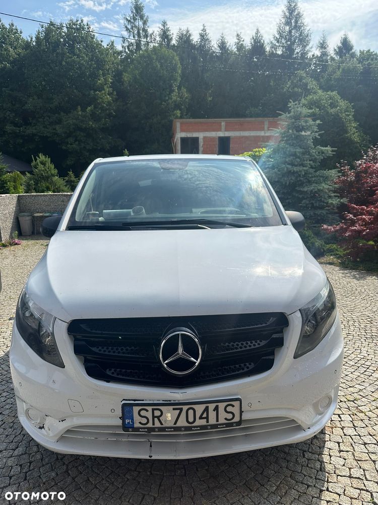 Mercedes-Benz W447 - 14
