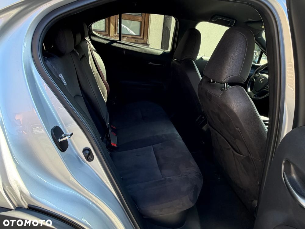Lexus UX 250h (E-FOUR) Luxury Line - 11