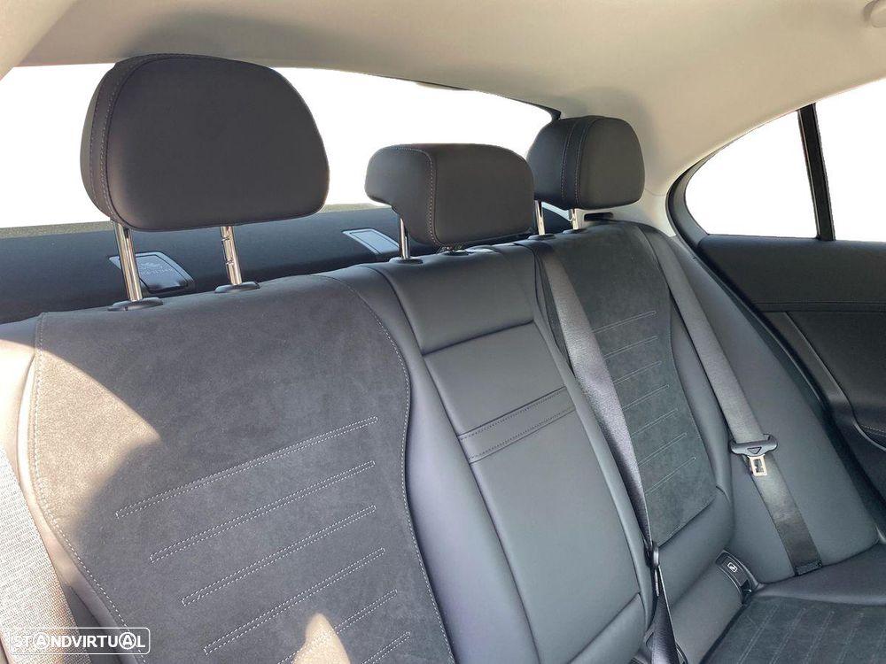 Mercedes-Benz C 300 e AMG Line - 24