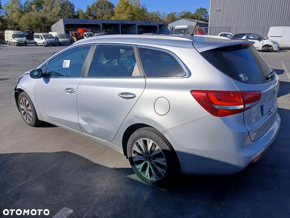Kia Ceed 1.6 CRDi 136 ISG Vision - 6