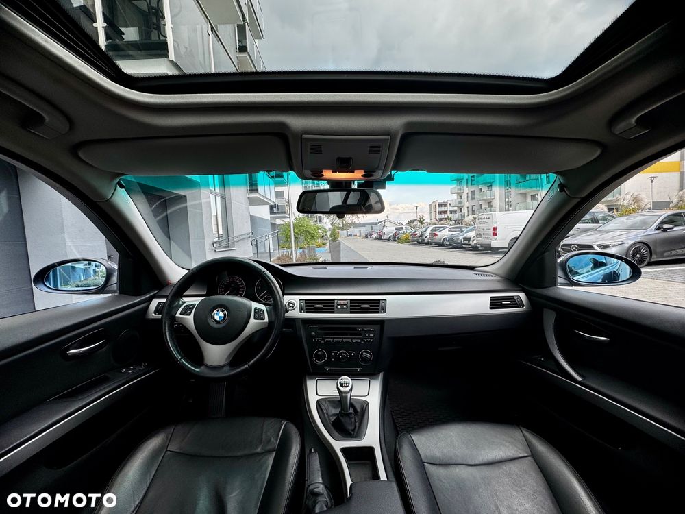 BMW Seria 3 318d - 25