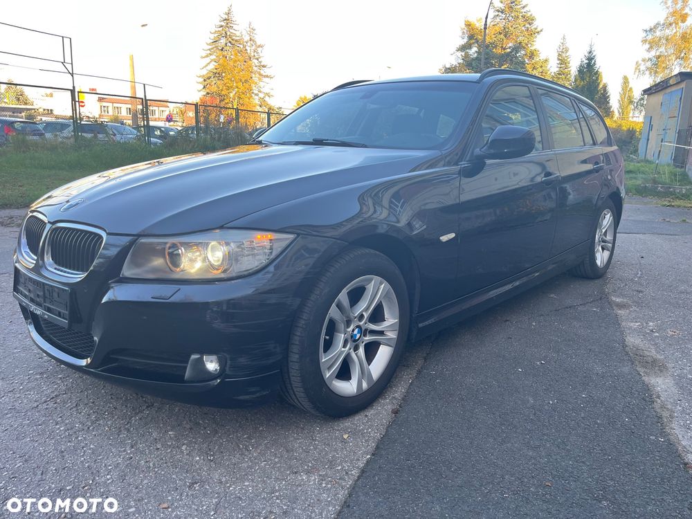 BMW 3 Series 2011 photo 2