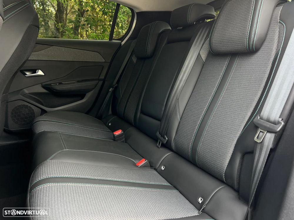 Peugeot 308 1.2 PureTech Allure - 37