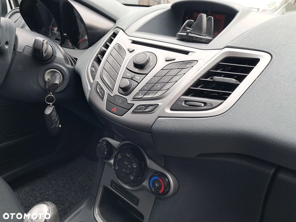 Ford Fiesta 1.25 Champions Edition - 8